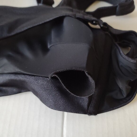 Vetchy Women’s VISTA BIKINI Top Black Size Medium Support Comfort Adjustable NWT - Picture 8 of 10